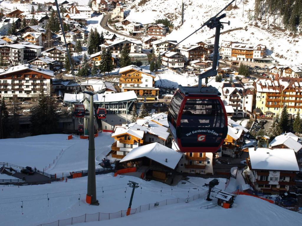 Garni Flurida Bed & Breakfast Selva di Val Gardena Exterior photo